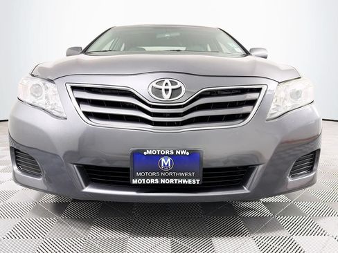 Used 2011 Toyota Camry LE w/ LE Extra-Value Pkg FWD image 2