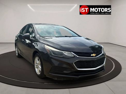 Used 2017 Chevrolet Cruze LT FWD image 5