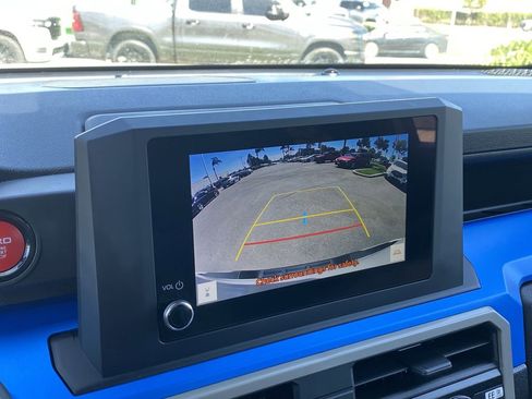 Certified 2025 Toyota Tacoma TRD Off-Road image 8