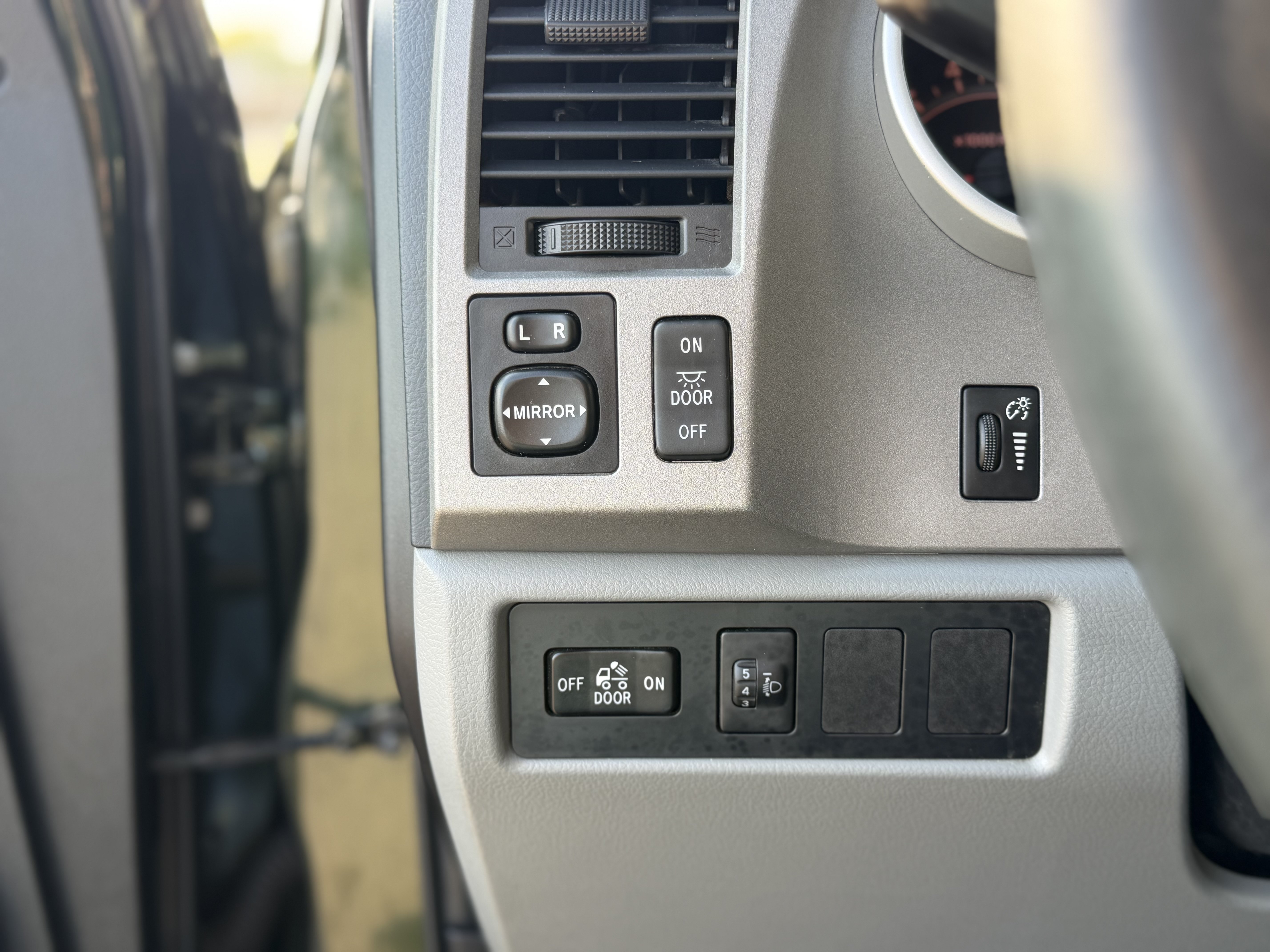 Used 2013 Toyota Tundra 2WD Double Cab w/ SR5 Pkg image 14