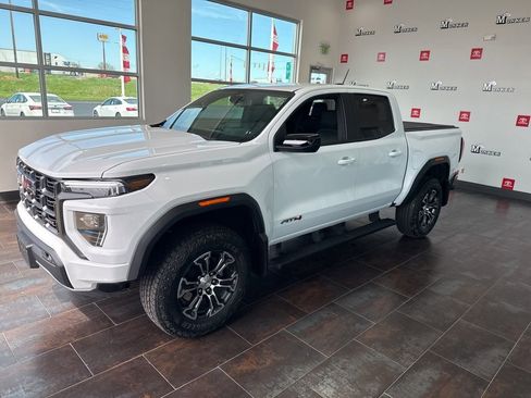 Used 2025 GMC Canyon AT4 AWD/4WD image 3