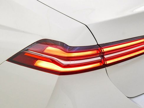 Used 2025 BMW 530i w/ Premium Package image 12