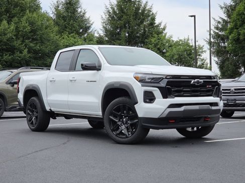 Used 2024 Chevrolet Colorado Z71 w/ Z71 Convenience Package 2 AWD/4WD image 2