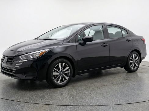 Used 2025 Nissan Versa SV FWD image 3