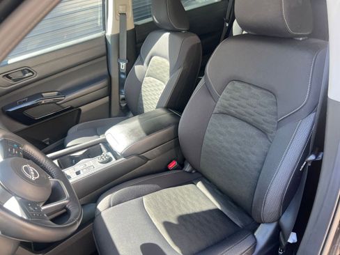 Used 2025 Nissan Pathfinder SV image 36