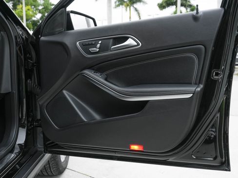 Used 2020 Mercedes-Benz GLA 250 4MATIC image 39