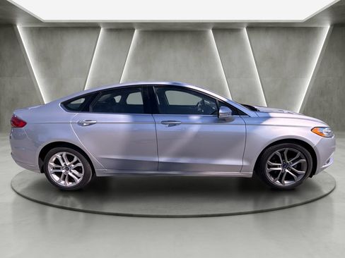 Used 2017 Ford Fusion SE AWD/4WD image 2
