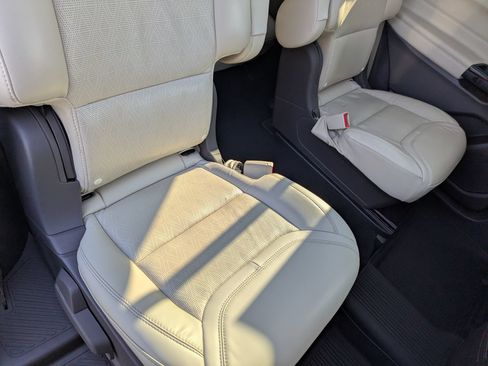 Certified 2023 Ford Explorer Platinum w/ Technology Package AWD/4WD image 38