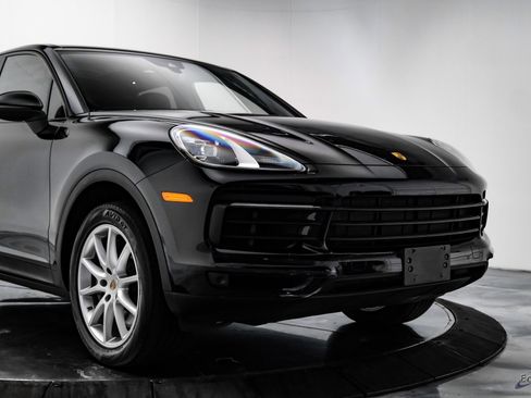Used 2022 Porsche Cayenne w/ Premium Package image 20