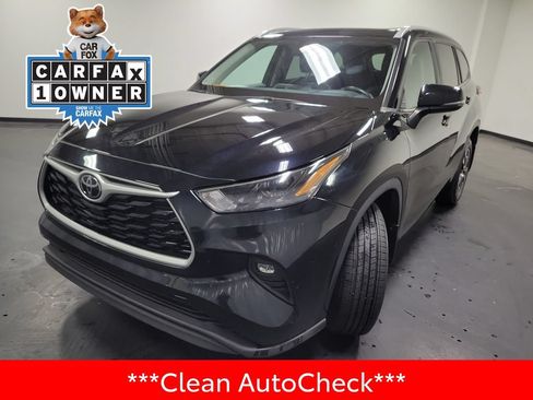 Used 2023 Toyota Highlander XLE AWD/4WD image 4