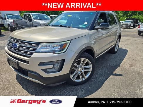 Used 2017 Ford Explorer XLT w/ Equipment Group 202A AWD/4WD image 1