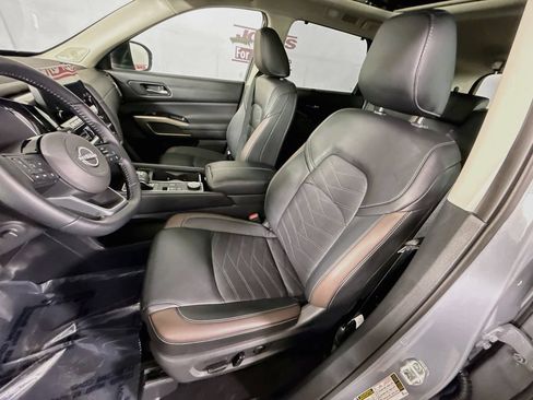 Used 2025 Nissan Pathfinder Platinum w/ Cargo Package AWD/4WD image 27