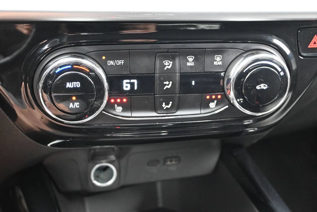 Used 2025 Chevrolet Trax LT w/ LT Convenience Package FWD image 37