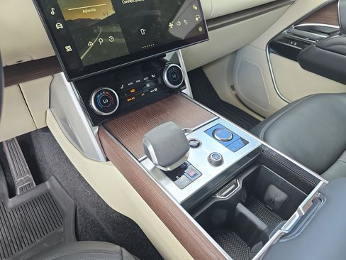 Certified 2023 Land Rover Range Rover Autobiography AWD/4WD image 27