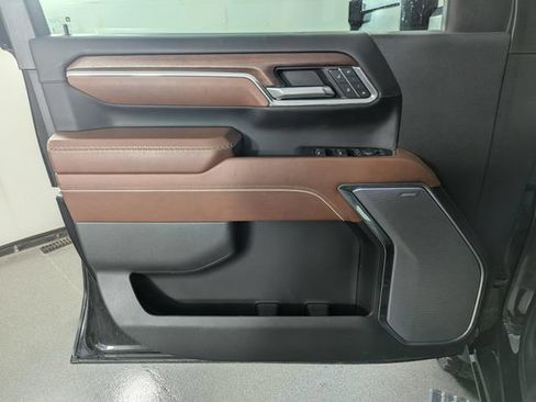 Used 2024 GMC Sierra 2500 Denali Ultimate AWD/4WD image 8