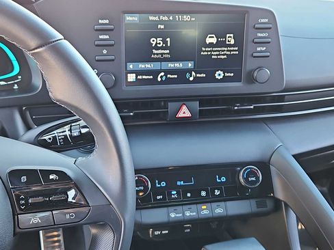 Certified 2025 Hyundai Elantra Sport image 27