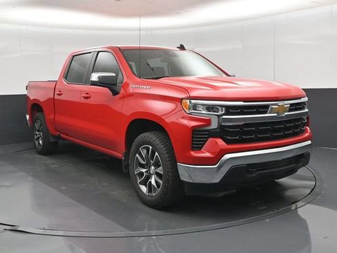 Used 2022 Chevrolet Silverado 1500 LT AWD/4WD image 1