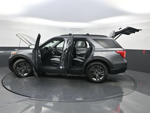 Used 2021 Ford Explorer XLT w/ Equipment Group 202A AWD/4WD image 38