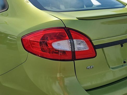 Used 2013 Ford Fiesta SE FWD image 32