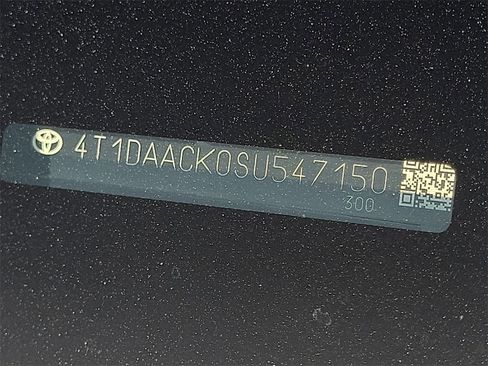 Used 2025 Toyota Camry LE image 30