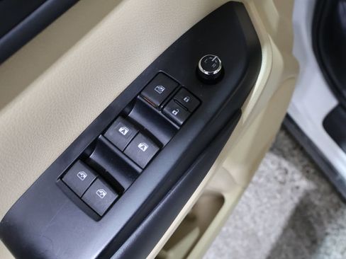 Used 2019 Toyota Highlander XLE image 14