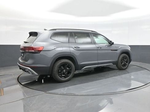 New 2026 Volkswagen Atlas Peak Edition image 7