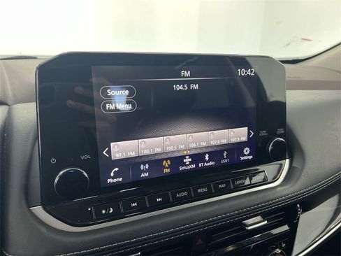 Used 2023 Nissan Rogue SL w/ SL Premium Package image 12