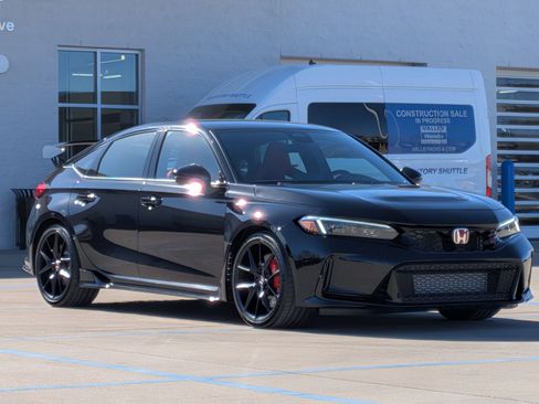 Used 2025 Honda Civic Type R image 4
