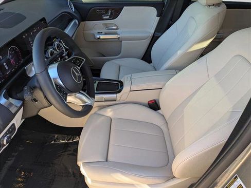 Certified 2025 Mercedes-Benz GLB 250 4MATIC image 17