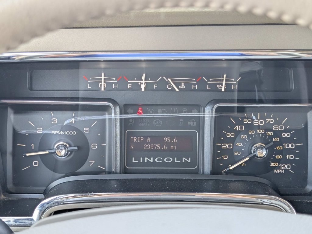 Used 2014 Lincoln Navigator 2WD image 34