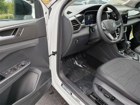 New 2025 Volkswagen Taos SE image 6