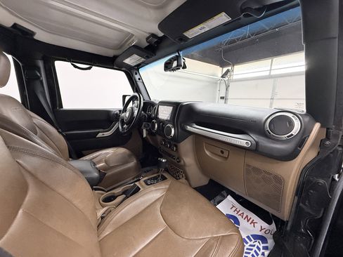 Used 2016 Jeep Wrangler Unlimited Sahara w/ Connectivity Group image 20