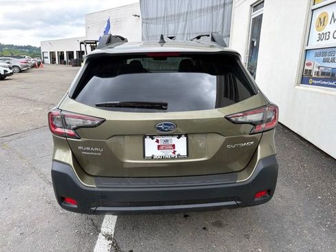Used 2024 Subaru Outback Premium AWD/4WD image 4