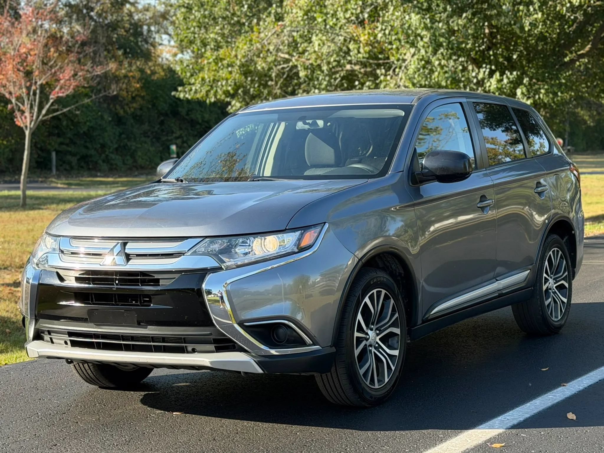 Used 2018 Mitsubishi Outlander ES FWD image 1