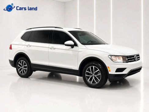 Used 2018 Volkswagen Tiguan SE w/ Panoramic Sunroof Package AWD/4WD image 2