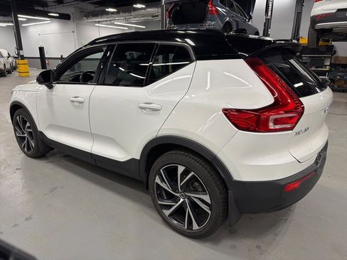 Used 2021 Volvo XC40 T5 R-Design w/ Climate Package image 2