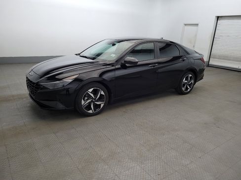 Used 2023 Hyundai Elantra SEL w/ Convenience Package image 2