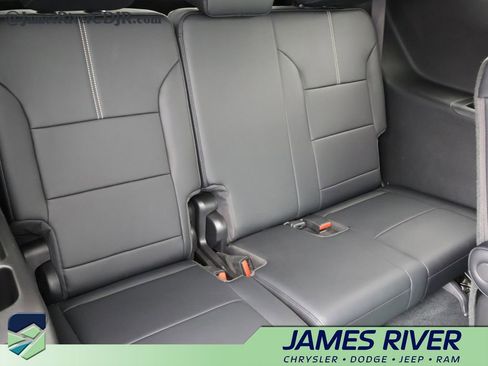 Used 2026 GMC Acadia Elevation w/ Elevation Premium Package image 13