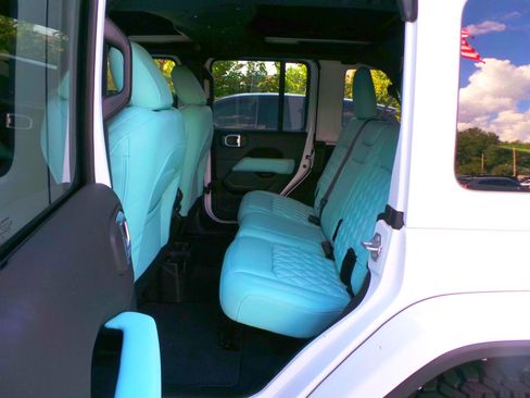 Used 2024 Jeep Wrangler Unlimited Sahara AWD/4WD image 14