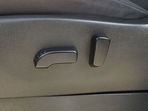 Used 2023 Nissan Frontier SV image 27