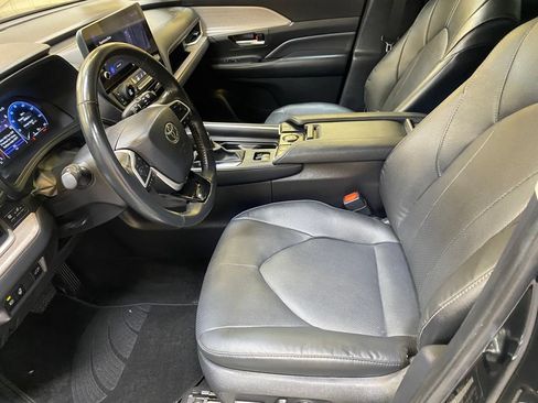 Used 2025 Toyota Grand Highlander FWD image 18