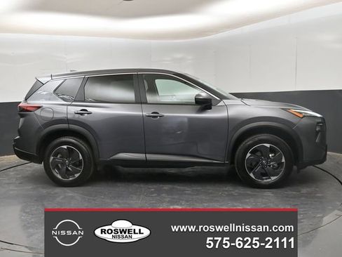 Used 2025 Nissan Rogue SV image 1