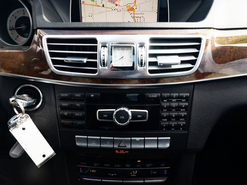 Used 2014 Mercedes-Benz E 250 BlueTEC Sedan w/ Premium 1 Package image 16