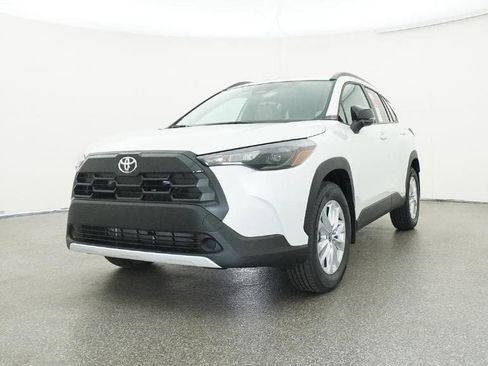 New 2026 Toyota Corolla Cross LE w/ Moonroof Package FWD image 32