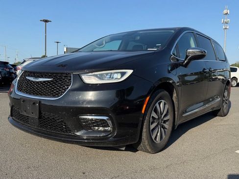 Used 2023 Chrysler Pacifica Limited FWD image 3
