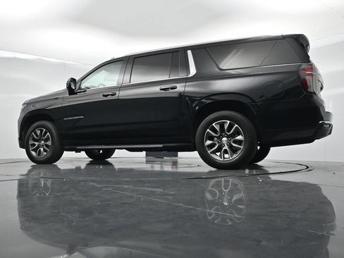 Used 2024 Chevrolet Suburban LT w/ LT Signature Plus Package RWD image 28