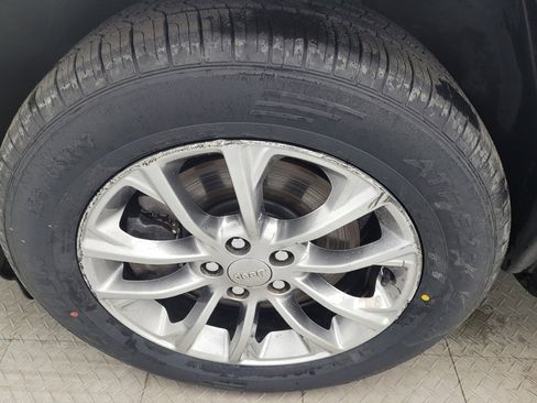 Used 2019 Jeep Cherokee Latitude Plus image 31