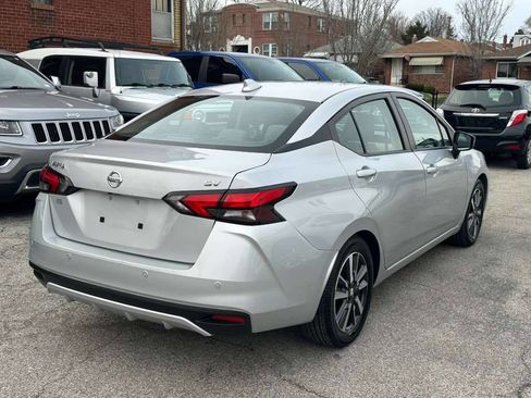 Used 2020 Nissan Versa SV image 4