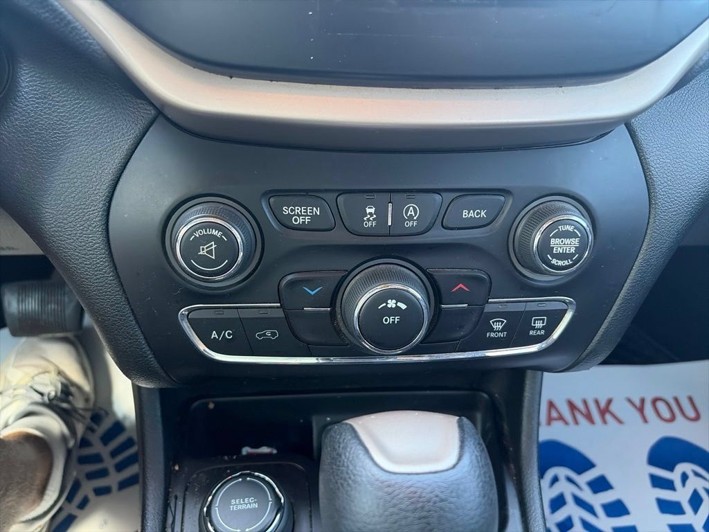 Used 2018 Jeep Cherokee Latitude w/ Altitude Package AWD/4WD image 23