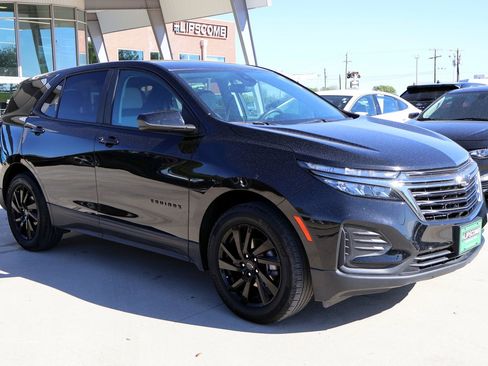 Used 2024 Chevrolet Equinox LS w/ LS Convenience Package image 4